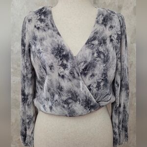 ASTR The Label Tie Dye Pleated Crop Top Wrap Long Sleeve Gray Size Small